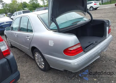 2001 Mercedes-Benz E 320 4M z USA, uszkodzony, nr VIN WDBJF82J31X058103